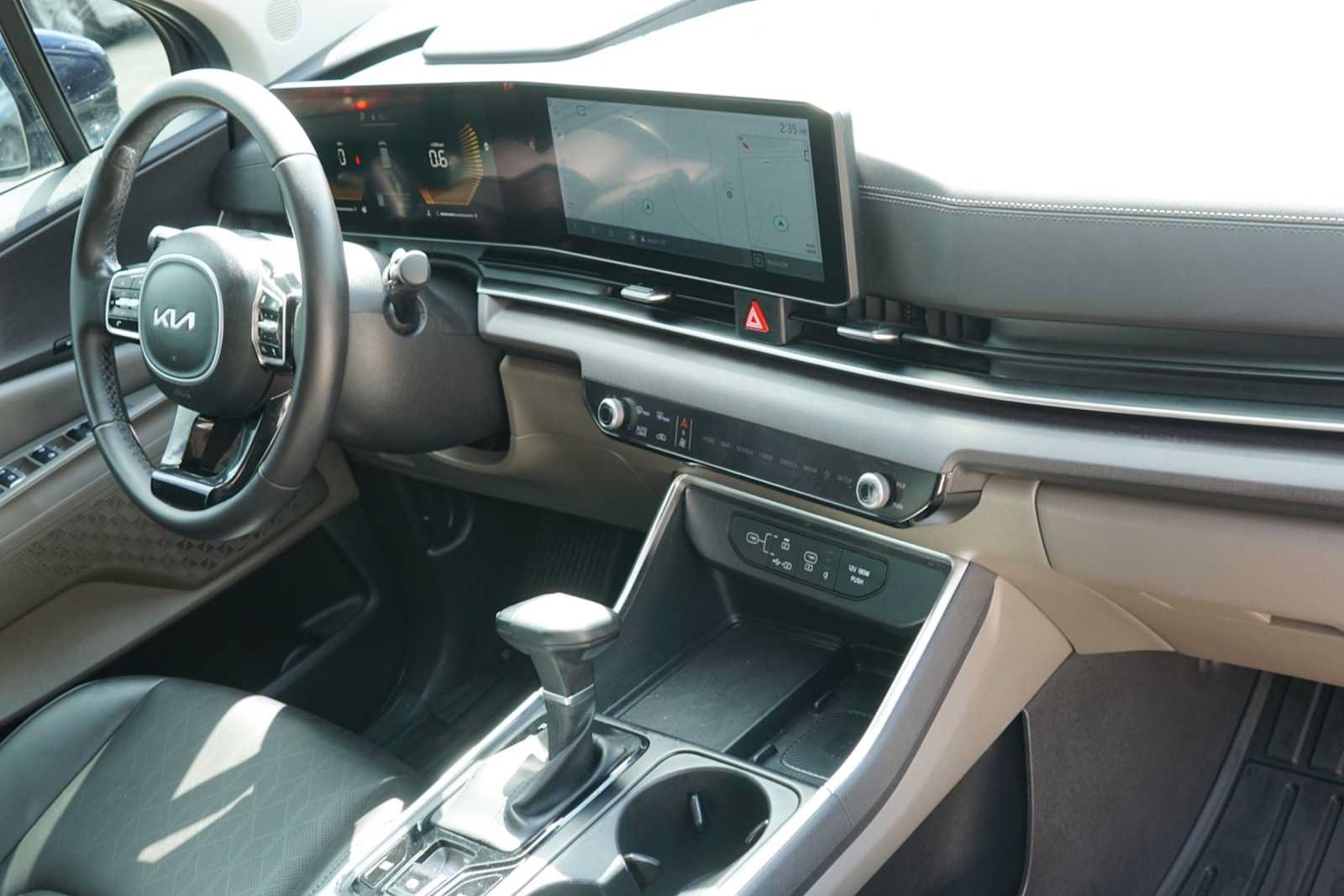 Certified 2025 Kia Carnival EX FWD image 24