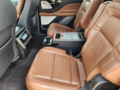 Used 2022 Lincoln Aviator Reserve w/ Equipment Group 201A image 31