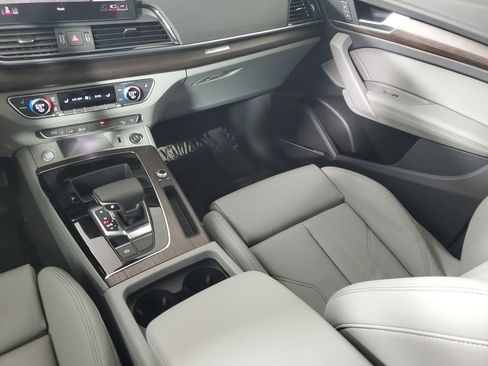 Used 2024 Audi Q5 e Premium Plus w/ Premium Plus Package AWD/4WD image 16