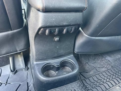 Used 2016 Jeep Wrangler Unlimited Sahara AWD/4WD image 17