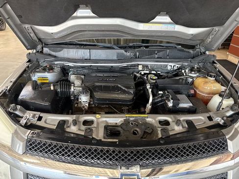 Used 2005 Chevrolet Equinox LS w/ Preferred Equipment Group AWD/4WD image 24
