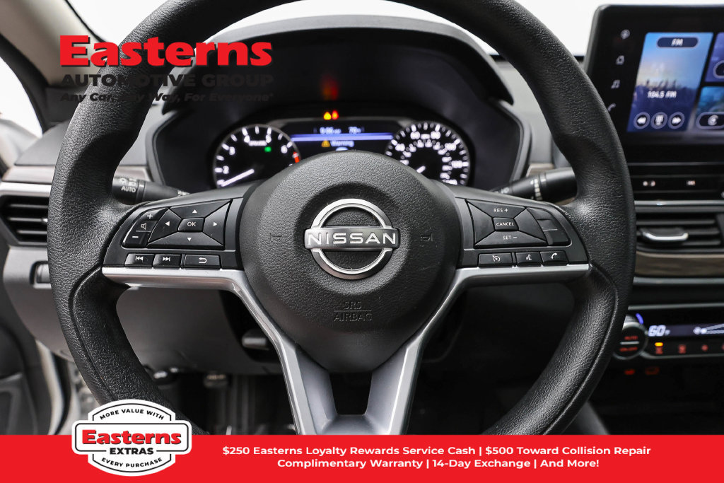 Used 2024 Nissan Altima 2.0 SR FWD image 11