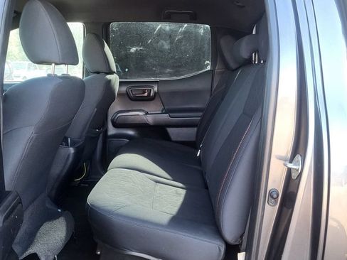 Used 2020 Toyota Tacoma TRD Sport AWD/4WD image 29