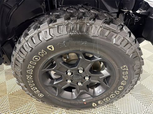 Used 2023 Jeep Gladiator Willys image 13