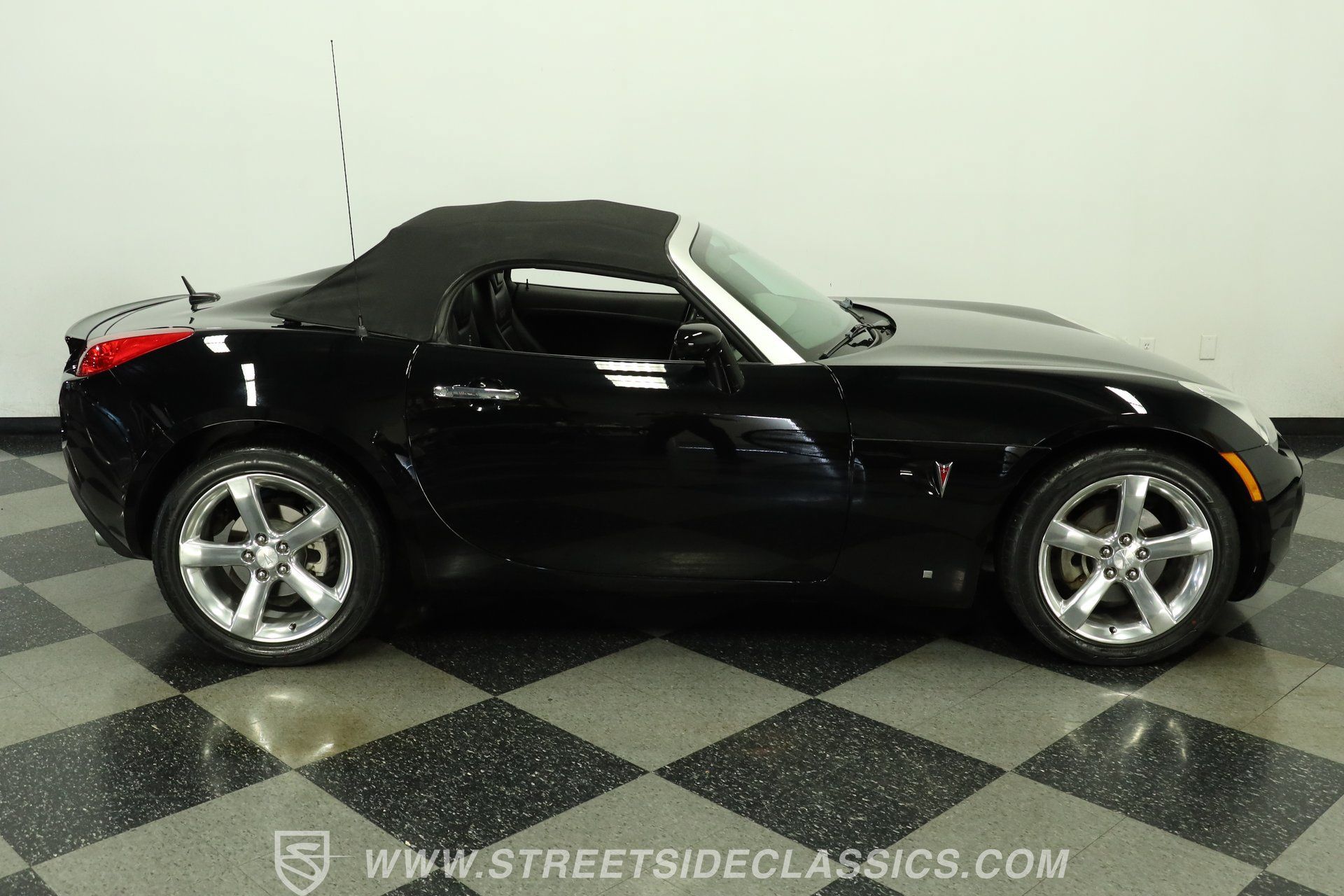 Used 2007 Pontiac Solstice GXP w/ Premium Package RWD image 13