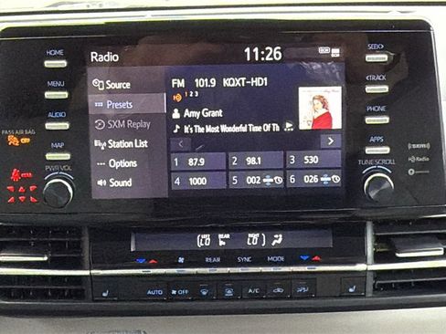 Used 2024 Toyota Sienna XLE image 33