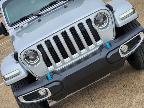 Used 2023 Jeep Wrangler Unlimited Sahara w/ Cold Weather Group AWD/4WD image 14