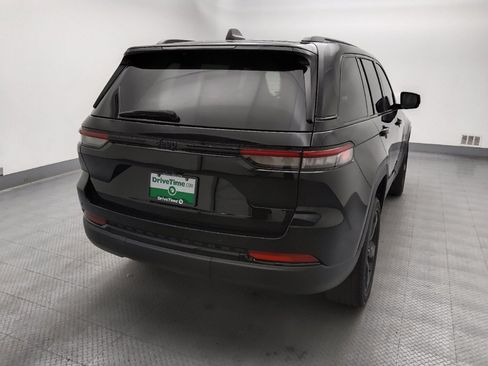 Used 2022 Jeep Grand Cherokee Altitude RWD image 7
