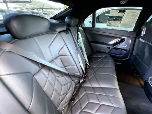 Used 2023 BMW 760i xDrive image 20