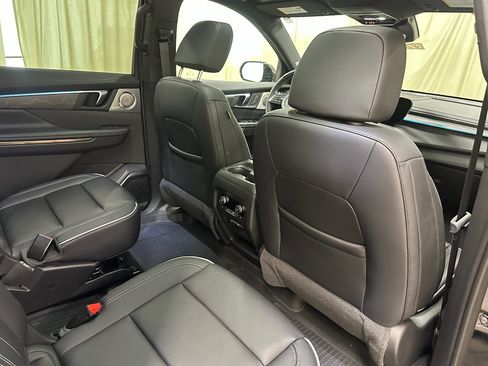Certified 2025 Buick Enclave Avenir AWD/4WD image 24