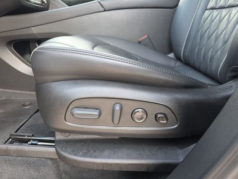 Used 2023 Buick Enclave Avenir w/ Avenir Technology Package image 34