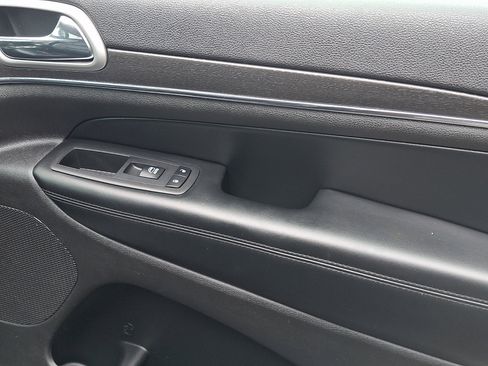 Used 2018 Jeep Grand Cherokee Limited AWD/4WD image 10