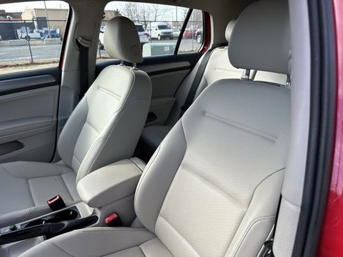 Used 2016 Volkswagen Golf SE image 8