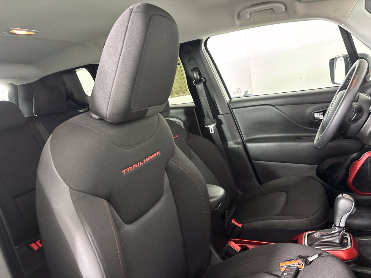 Used 2022 Jeep Renegade Trailhawk AWD/4WD image 31
