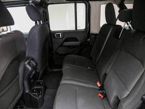 Used 2018 Jeep Wrangler Unlimited Sahara AWD/4WD image 21
