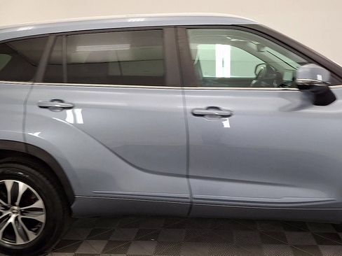 Certified 2023 Toyota Highlander XLE image 5