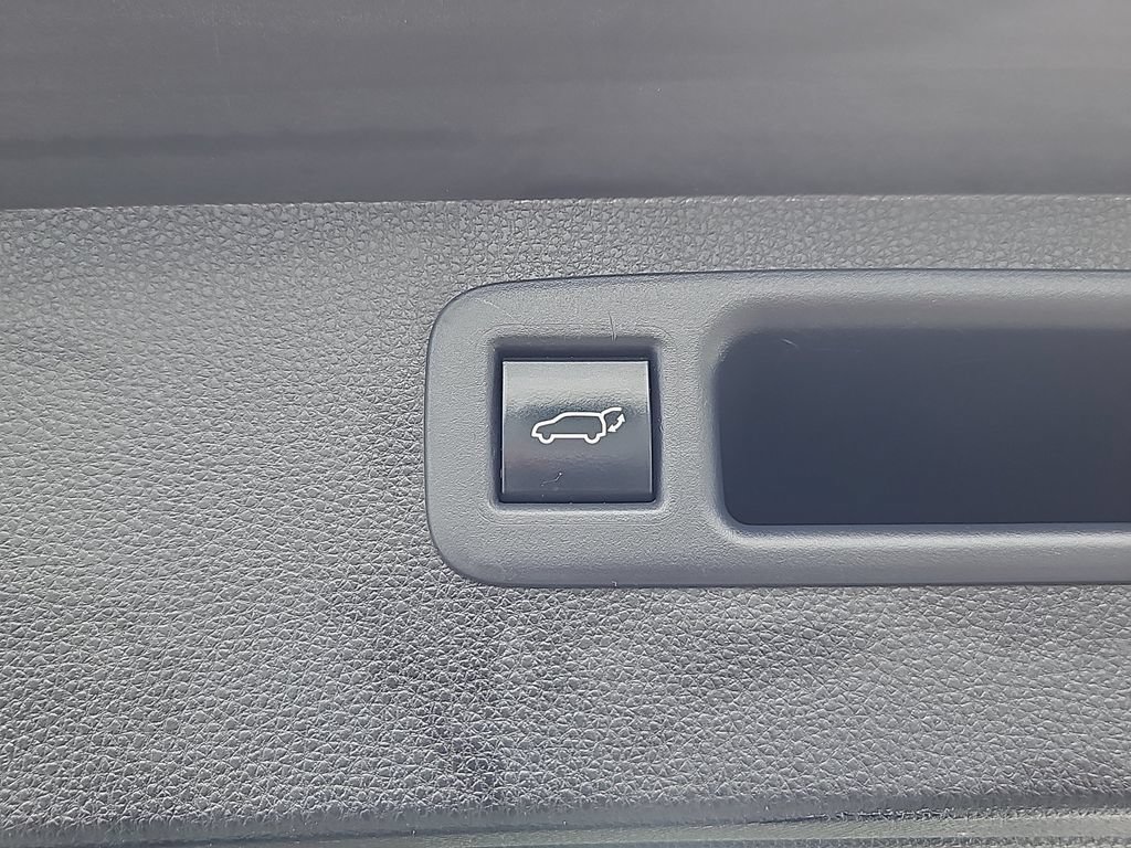 Used 2021 Toyota Highlander XLE AWD/4WD image 20