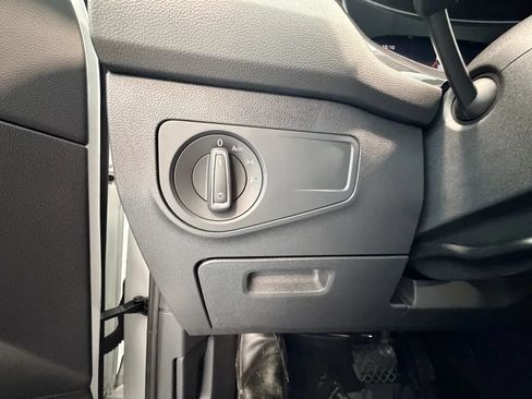 Used 2024 Volkswagen Tiguan SE AWD/4WD image 34