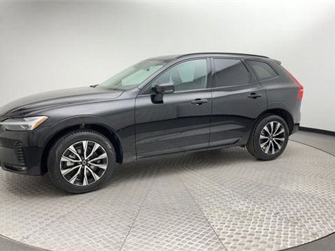 Used 2025 Volvo XC60 B5 Core image 6