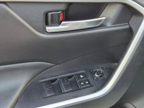 Used 2020 Toyota RAV4 XLE FWD image 9