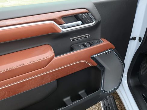 New 2026 GMC Sierra 1500 Denali Ultimate w/ LPO, Black Badging Package AWD/4WD image 10