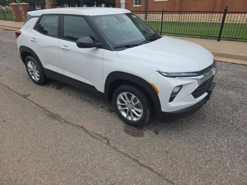 New 2026 Chevrolet TrailBlazer LS FWD image 2