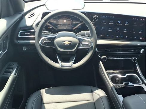 New 2026 Chevrolet Traverse LT w/ Driver Confidence Package FWD image 4