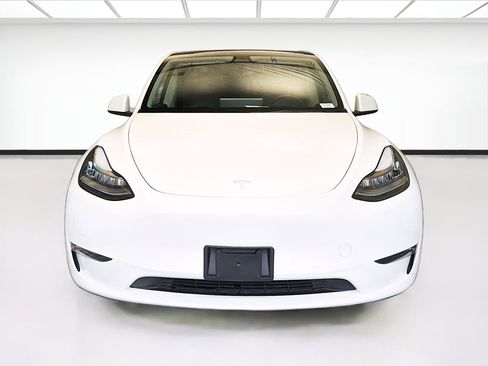 Used 2022 Tesla Model Y Long Range AWD/4WD image 2