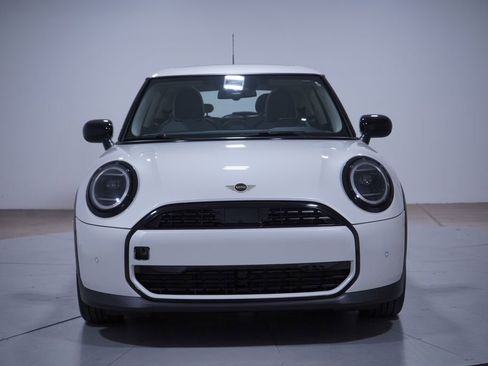 Used 2025 MINI Cooper 2-Door Hardtop image 4