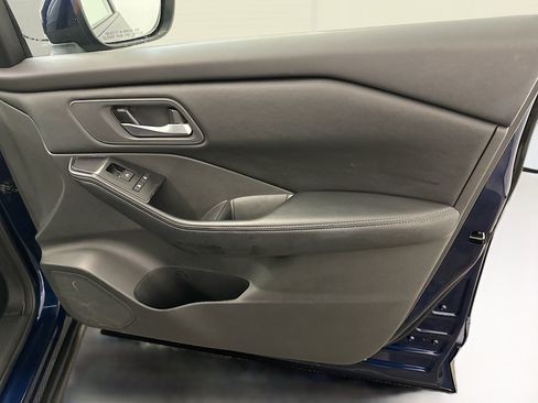 Used 2025 Nissan Rogue SV AWD/4WD image 33