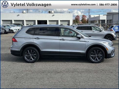 Certified 2023 Volkswagen Tiguan SE image 2