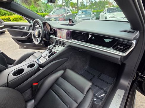 Used 2018 Porsche Panamera 4S AWD/4WD image 24