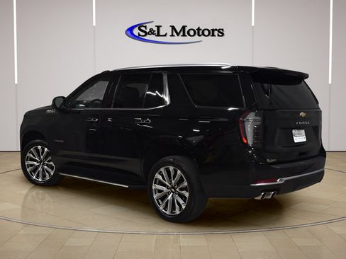 Used 2025 Chevrolet Tahoe High Country AWD/4WD image 3