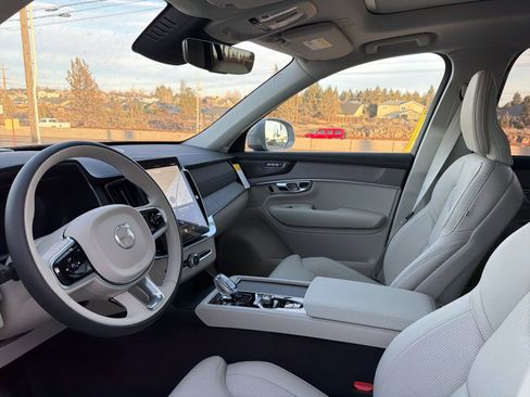 New 2026 Volvo XC90 B6 Ultra w/ Protection Package image 13
