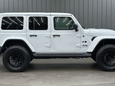 Used 2025 Jeep Wrangler Unlimited Sahara image 6