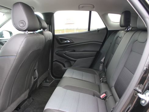 Used 2025 Chevrolet Trax LT w/ LT Convenience Package image 22