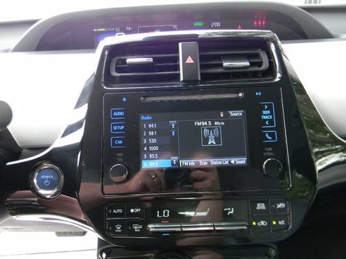 Used 2019 Toyota Prius LE AWD/4WD image 12
