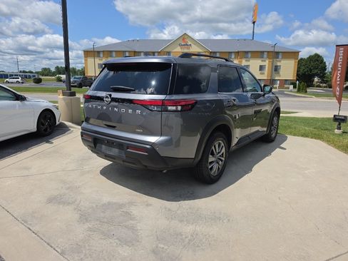 Used 2025 Nissan Pathfinder SV AWD/4WD image 5