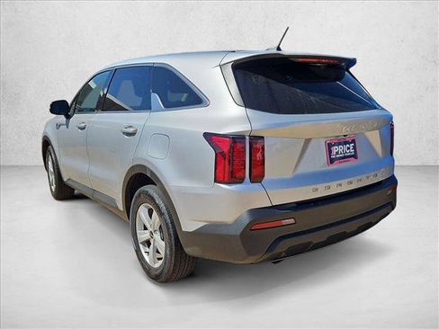 Used 2022 Kia Sorento LX image 6