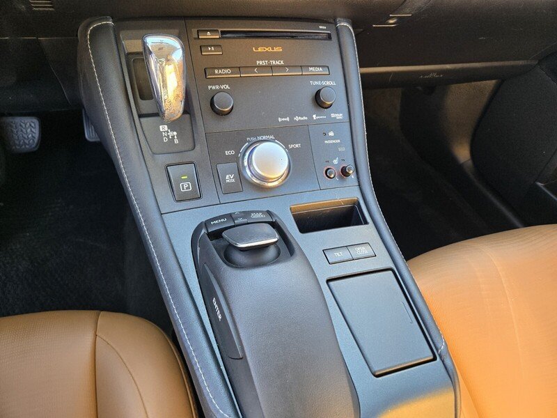 Used 2013 Lexus CT 200h w/ Premium Pkg w/Navigation FWD image 23