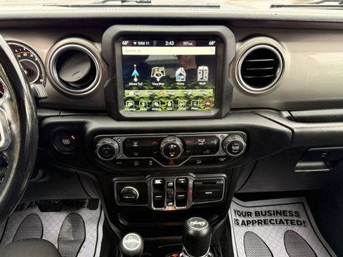 Used 2018 Jeep Wrangler Unlimited Sahara w/ Uconnect 4C Nav & Sound Group AWD/4WD image 12