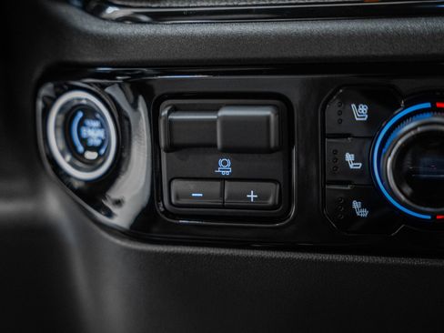 Used 2024 Chevrolet Silverado 1500 ZR2 image 34