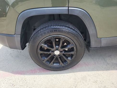 Used 2020 Jeep Cherokee Latitude FWD image 16