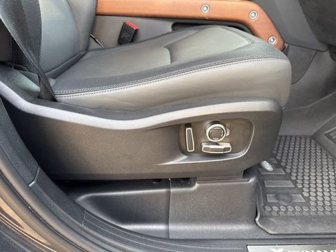 Used 2023 Land Rover Defender 130 X-Dynamic SE image 32