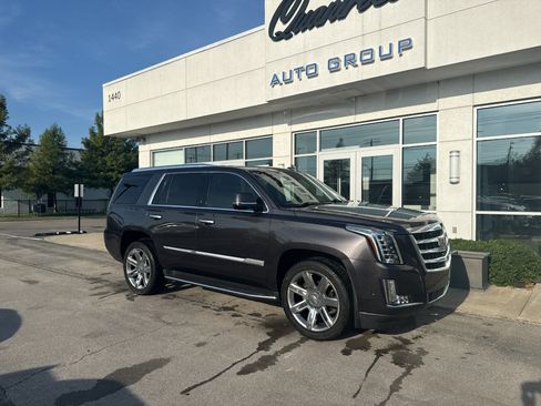 Used 2018 Cadillac Escalade Luxury AWD/4WD image 1