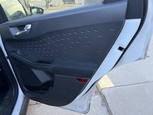 Used 2020 Ford Escape SE image 17