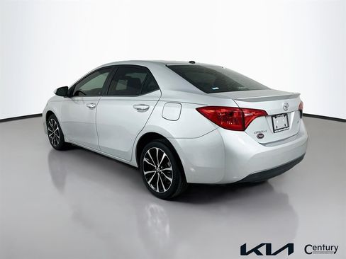 Used 2017 Toyota Corolla SE w/ SE Premium Package FWD image 7