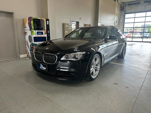 Used 2013 BMW 750i xDrive AWD/4WD image 2