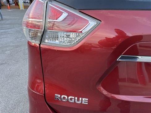 Used 2015 Nissan Rogue S image 29