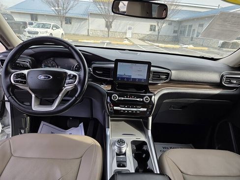 Used 2023 Ford Explorer Limited image 12
